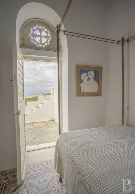À Tinos, dans les Cyclades, une maison du 17e siècle tout de blanc vêtue - photo  n°17